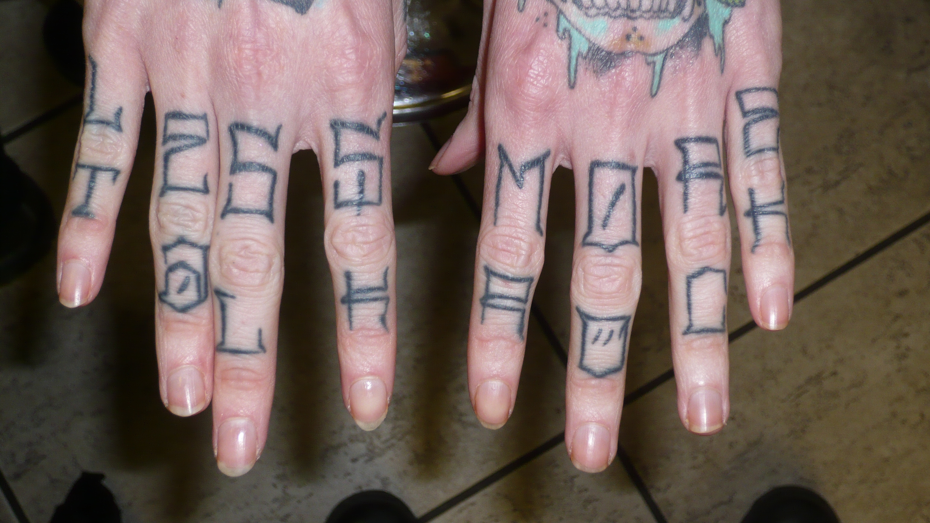 More hand tattoo pictures